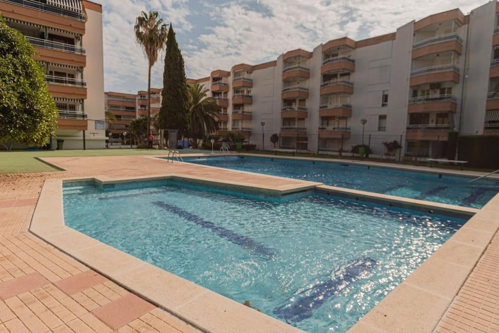 Apartamento En Салоу Екстериор снимка